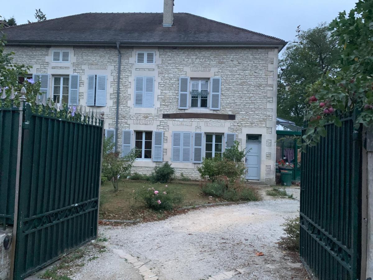 Chambres D'Hotes Dans Une Maison De Caractere Mussey-sur-Marne Exteriör bild